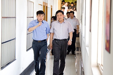 2012年7月5日，时任嘉兴市委书记李卫宁一行调研公司党建工作