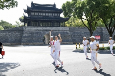笑脸与热情刷屏！这名火炬手是景兴人！