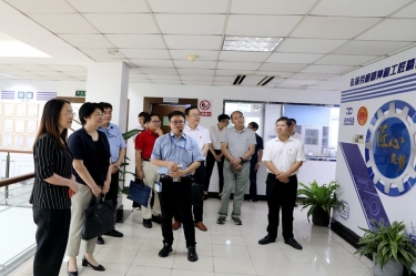 2020年7月14日，时任浙江省总工会党组成员、副主席张卫华一行莅临景兴纸业调研推进新时代产业工人队伍建设改革工作